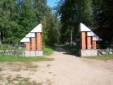 Pilt: Helme kalmistu värav