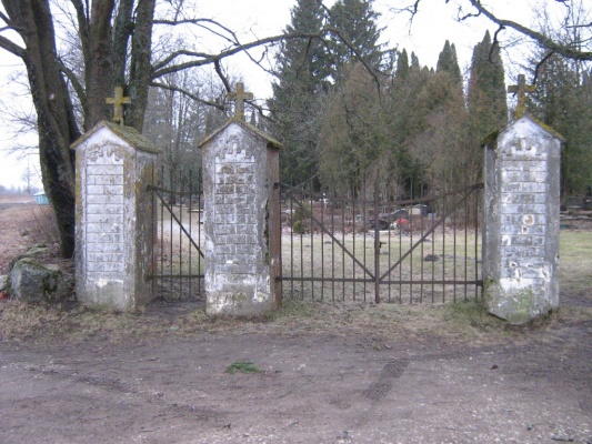 Raasiku Uue kalmistu värav.jpg